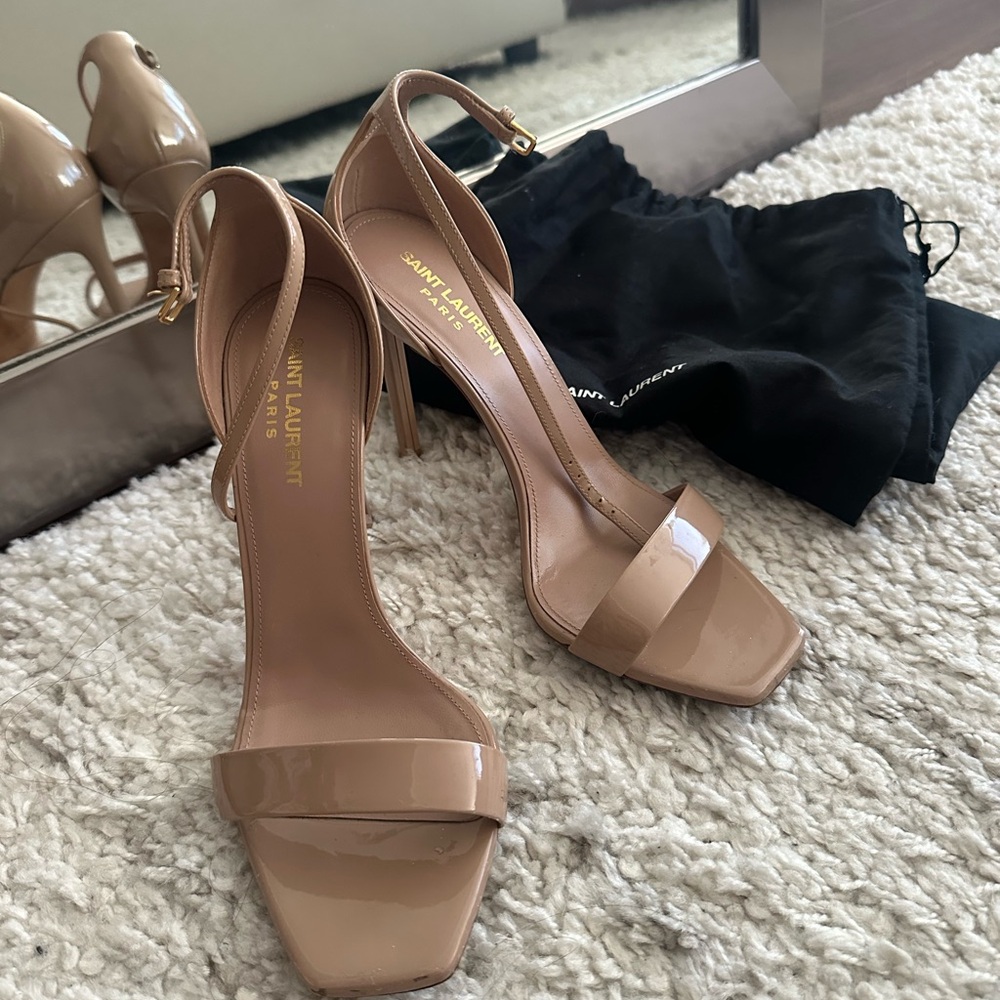 Saint Laurent Beige Patent Leather Heels